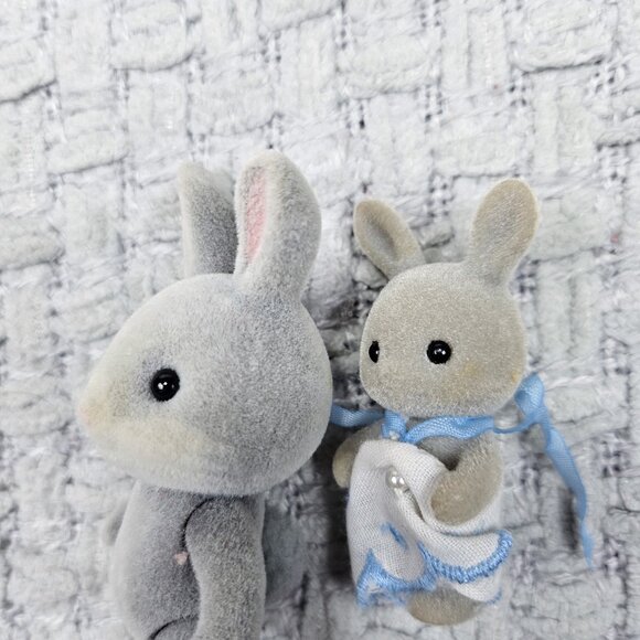 Vintage Sylvanian Families Grey Rabbit & Babblebrook & Cottontail Calico Critter - Picture 9 of 9